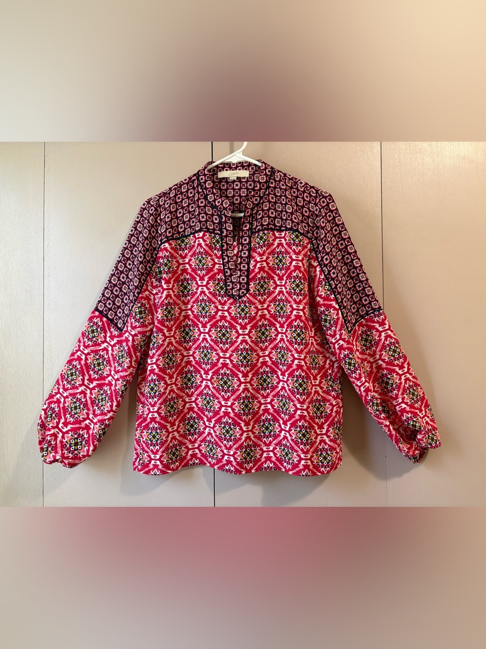 Ann Taylor LOFT Mixed Mosaic V-Neck Blouse SZ XS Fuchsia Pink Bohemian
